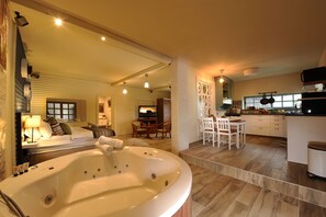 Suite Deluxe, Plusieurs lits, non-fumeur | Baignoire à hydromassage
