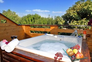 Cabin, 1 Queen Bed, Non Smoking