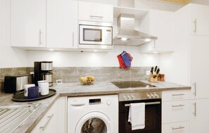 Kühlschrank, Mikrowelle, Herdplatte, Geschirrspüler