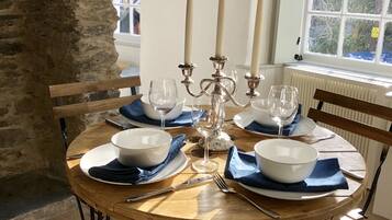 Hus | Eget kjøkken | Kjøleskap, mikrobølgeovn, ovn og kokeplater