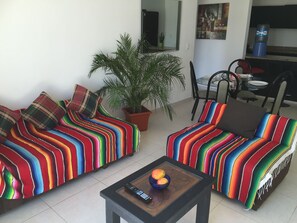 Luxury Condo, Multiple Beds, Non Smoking | Living room