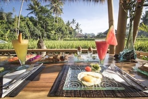 Tempat makan outdoor