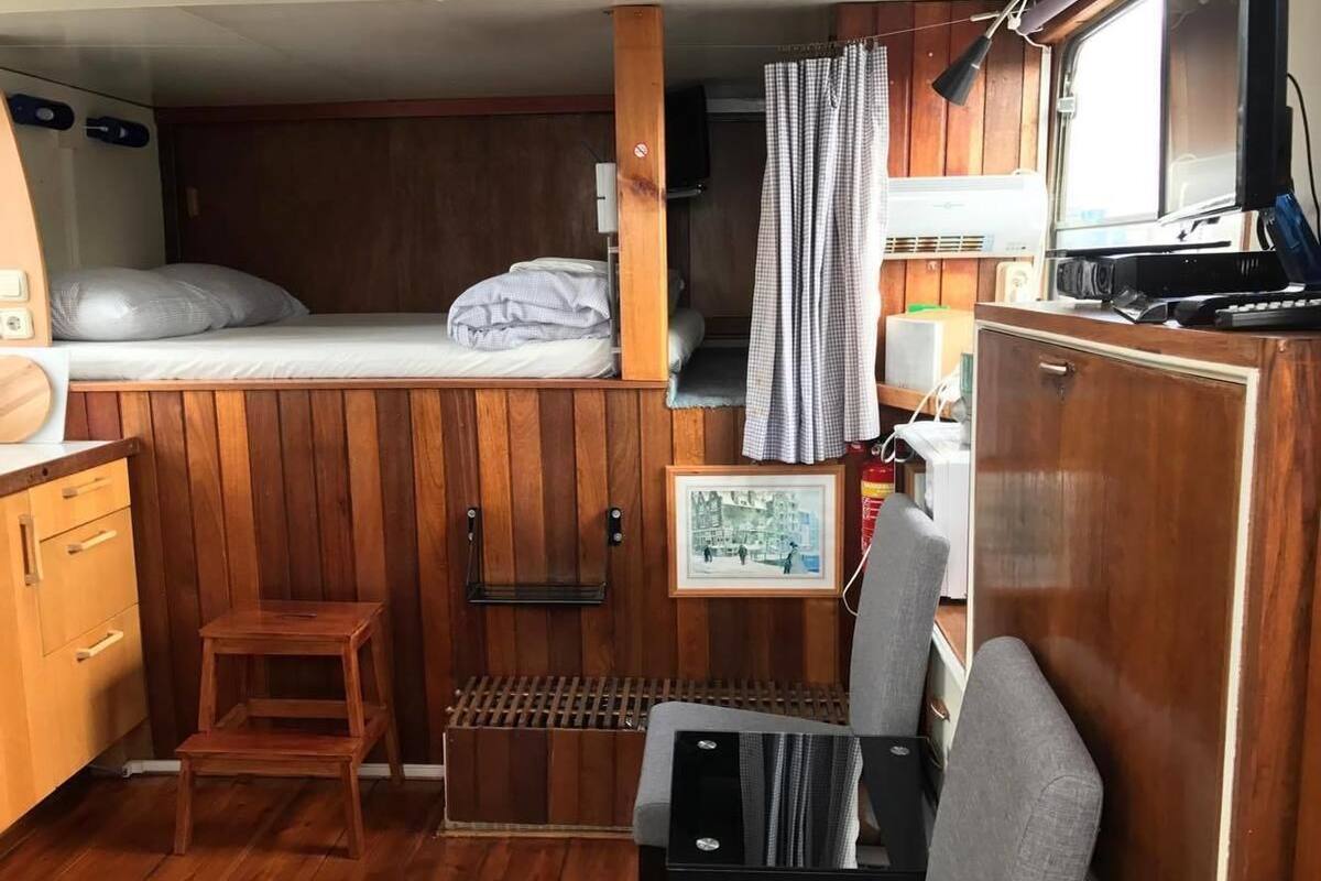 Stuga Comfort | Värdeförvaringsskåp på rummet, individuell inredning och unika möbler