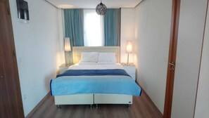 Luxury Studio Suite, 1 Queen Bed, Smoking, Partial Sea View | Free WiFi - Fulya Rezidans (Istanbul)
