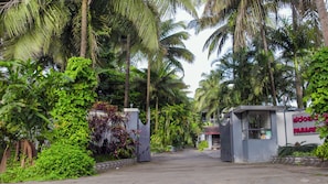 Front of property - Parampara Resort & Spa (Somvarpet)