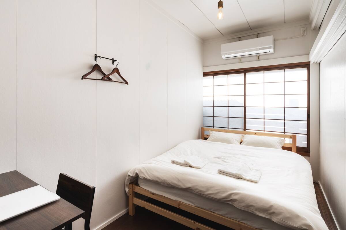 Laptop workspace, blackout drapes, WiFi (free), bed sheets