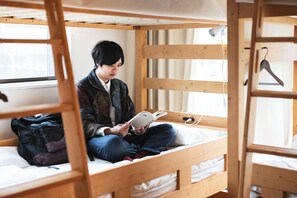 Dortoir Partagé, dortoir mixte | Espace de travail pour ordinateur portable, rideaux occultants