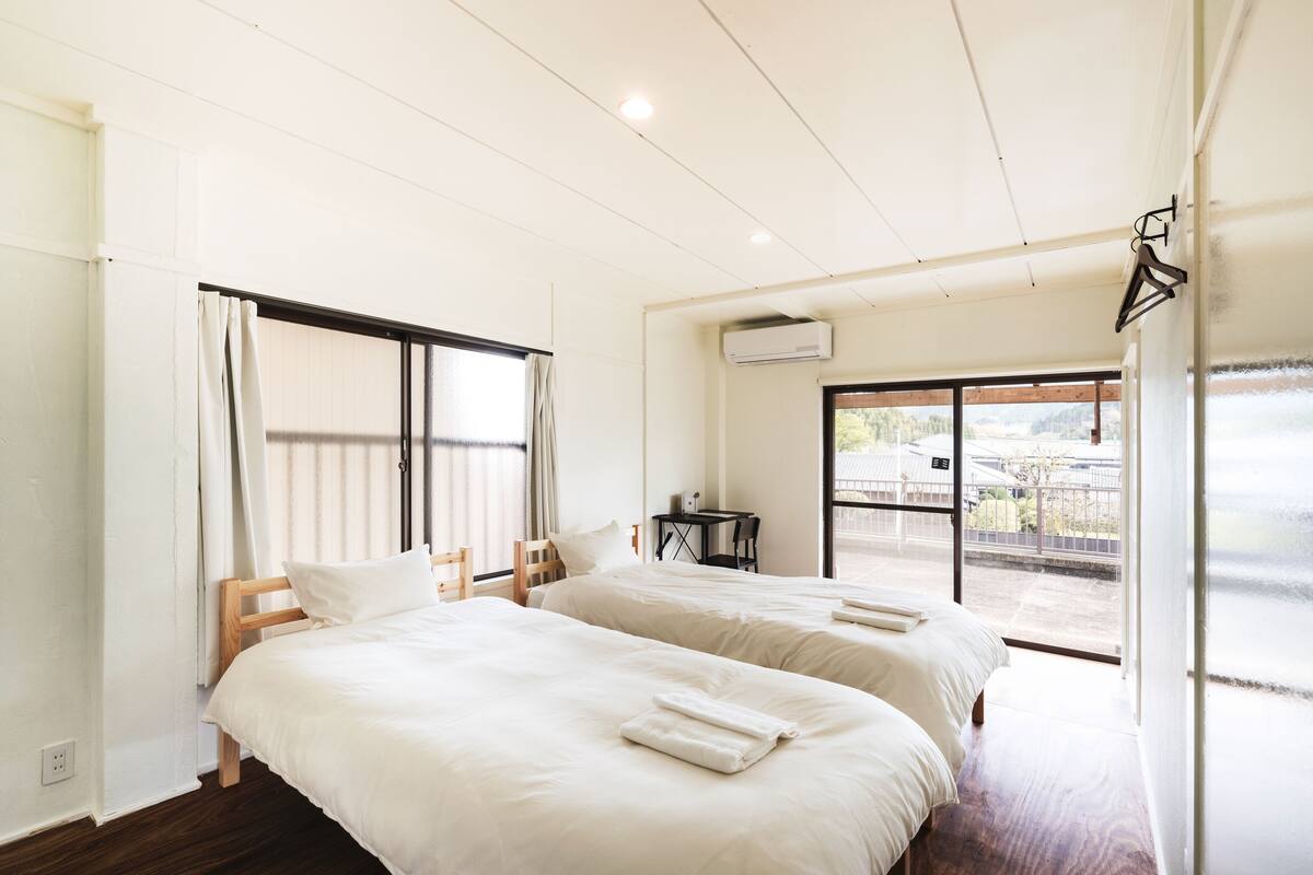 Twin Room | Laptop workspace, blackout drapes, WiFi (free), bed sheets