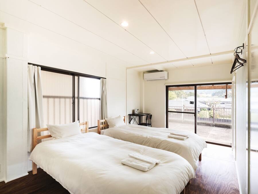 Twin Room | Laptop workspace, blackout drapes, free WiFi, bed sheets