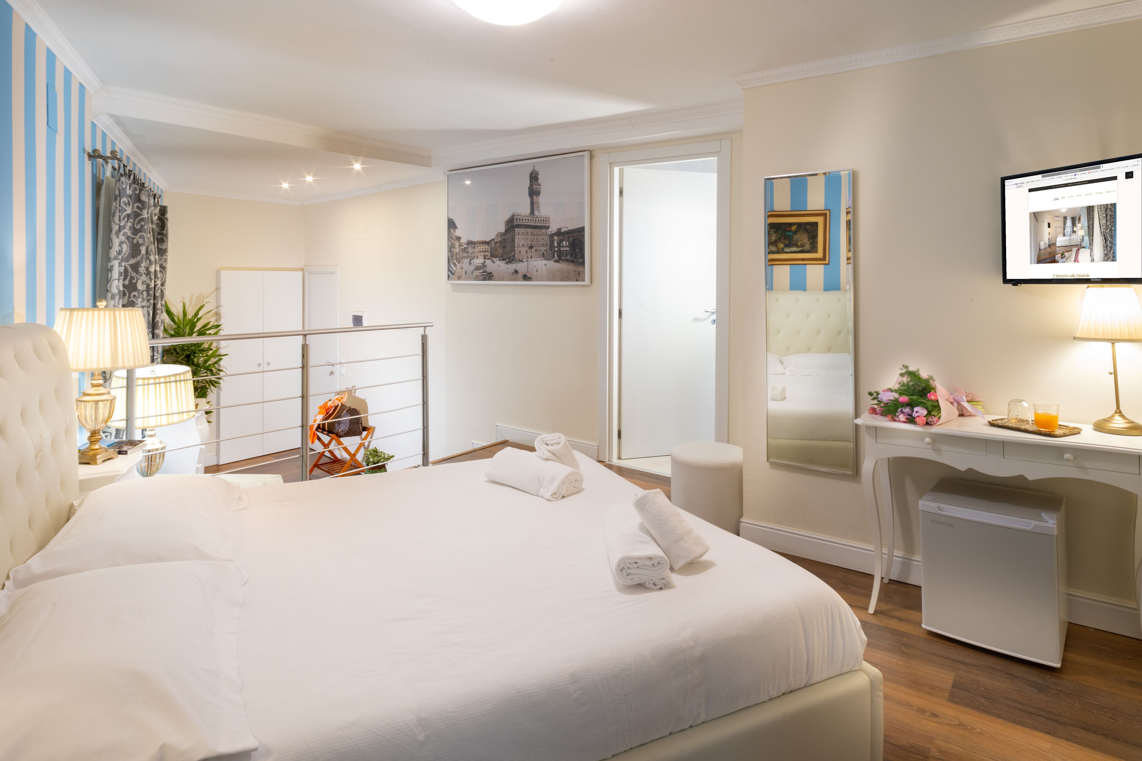 Suite monolocale Deluxe, vista città | Con stile personalizzato, con arredamento individuale, postazione laptop