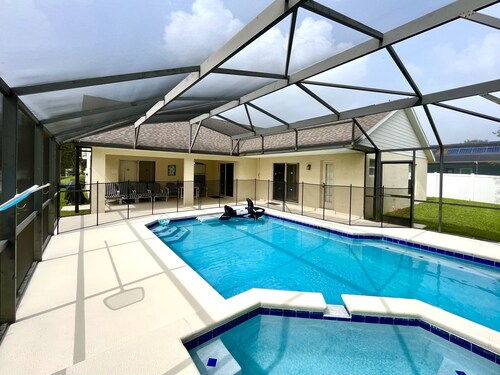 Villa Pearl - Luxury Retreat near Disney&Golf w/South Facing Private Pool/Spa