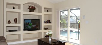 Villa Pearl - Luxury Retreat near Disney&Golf w/South Facing Private Pool/Spa