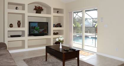 Villa Pearl - Luxury Retreat near Disney&Golf w/South Facing Private Pool/Spa