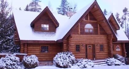 Mountainside Log Chalet at Fernie Alpine Resort
