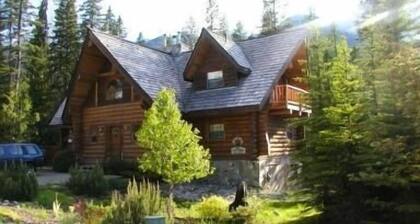 Mountainside Log Chalet at Fernie Alpine Resort