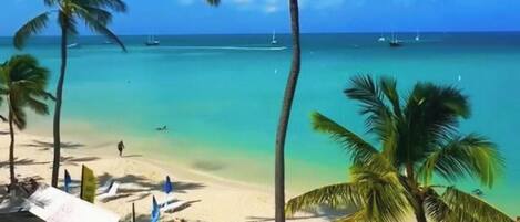 Beach nearby, sun loungers, beach towels