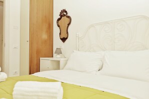 Quarto casal luxo, banheiro privativo | Wi-Fi de cortesia, roupa de cama