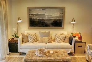 DVD player - Waterfront 2 Bed, 2 Bath Condo in Pass-a-Grille Pool~Boat Dock Option (St Pete Beach)