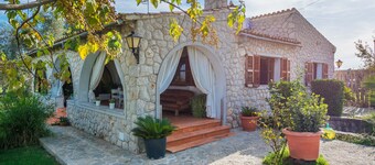 SA VINYETA Finca for 6 with Pool, Jacuzzi and Garden