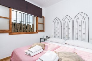 3 عدّة غرف نوم ومكواة/لوح كي وسرير سفر وواي فاي مجانًا