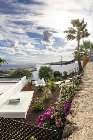 Property grounds - New Deluxe Villa Via Lactea/Infinity, panoramic sea views, private heated pool. (Tías)