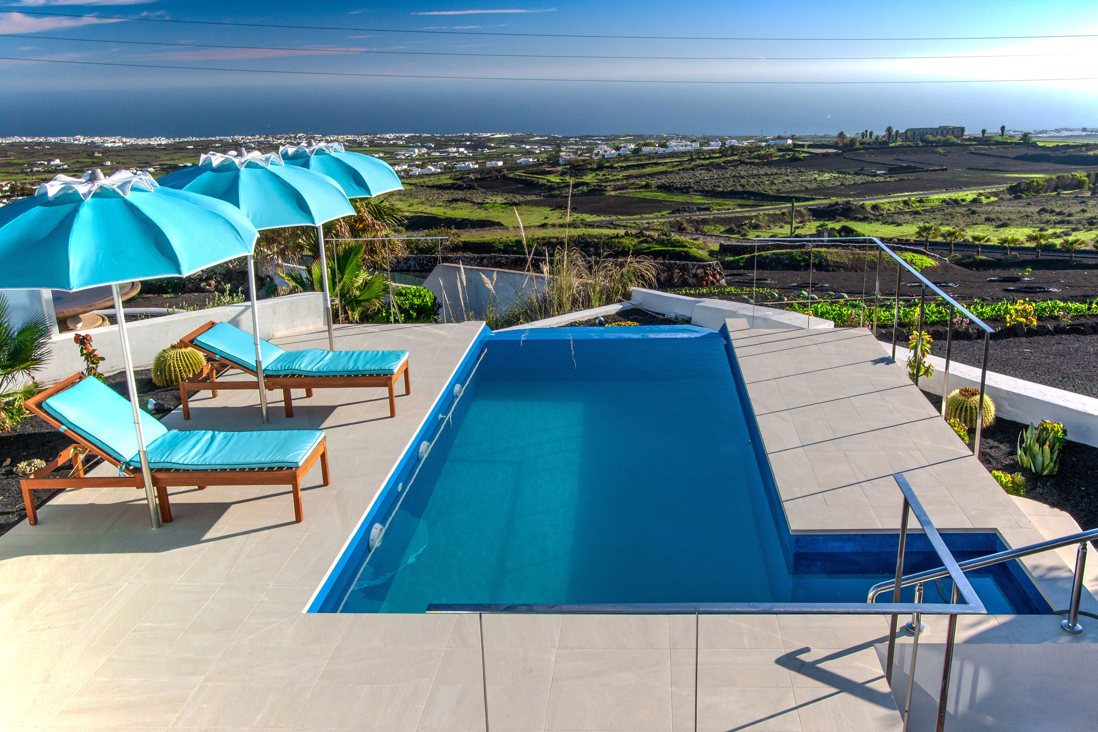 Views from the pool of 8km of coastline 
and islands of Fuerteaventura and Lobos