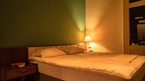 1 slaapkamer, een strijkplank/strijkijzer, wifi, beddengoed