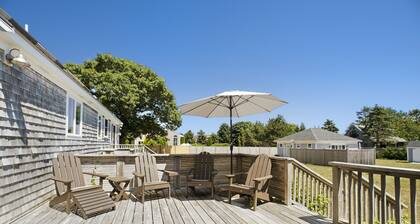 Walk to Village Bike to beach - AC, 4 BdRms 3 Full Baths, Immaculate!