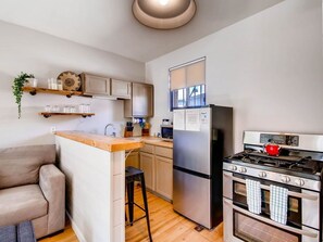 Frigorífic, microones, forn i placa de cuina 