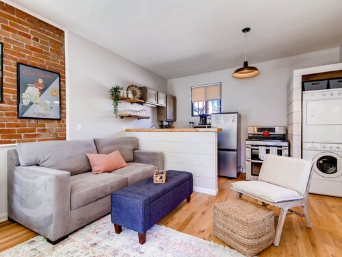 Historic Carriage House | West Highlands | Walk to Restaurants + Bars!