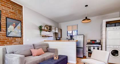 Historic Carriage House | West Highlands | Walk to Restaurants + Bars!