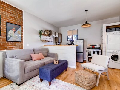 Historic Carriage House | West Highlands | Walk to Restaurants + Bars!