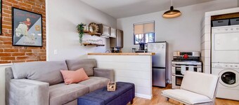 Historic Carriage House | West Highlands | Walk to Restaurants + Bars!