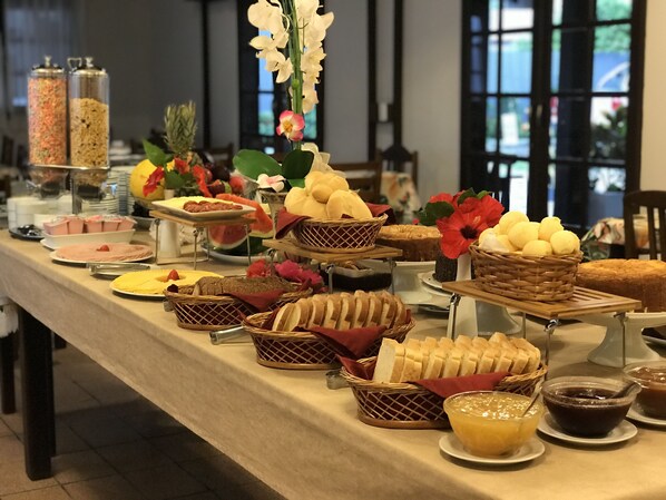 Tägliches inbegriffenes Frühstücksbuffet