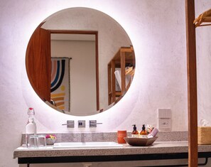 Antonieta Standard 2 | Bathroom | Shower, rainfall showerhead, hair dryer, slippers - Casa Antonieta (Oaxaca)