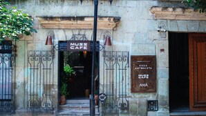 A building facade with a sign reading "Muss Cafe" and "Casa Antonieta". - Casa Antonieta (Oaxaca)
