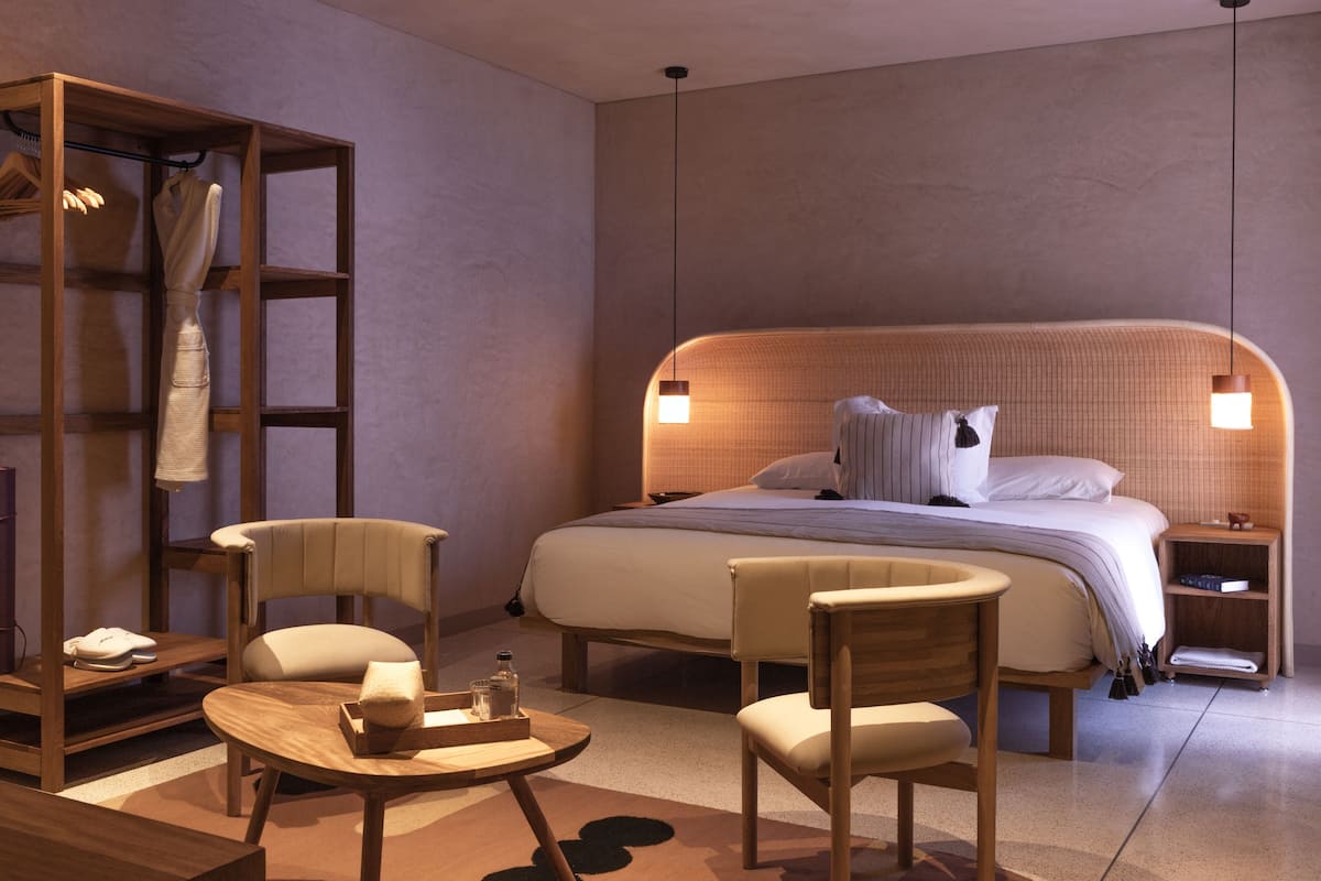 Antonieta Standard 14 | Luxe beddengoed, een kluis op de kamer, een bureau, een laptopwerkplek