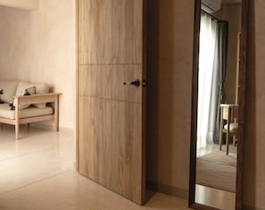 Apapacho Suite 15 | Premium bedding, in-room safe, desk, laptop workspace