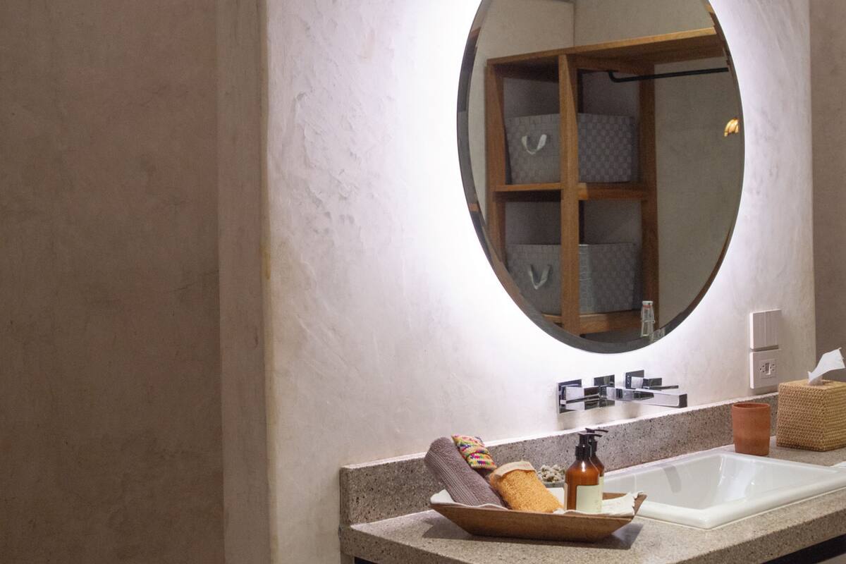 antonieta junior suite 4 | bathroom | shower, rainfall showerhead, hair dryer, slippers