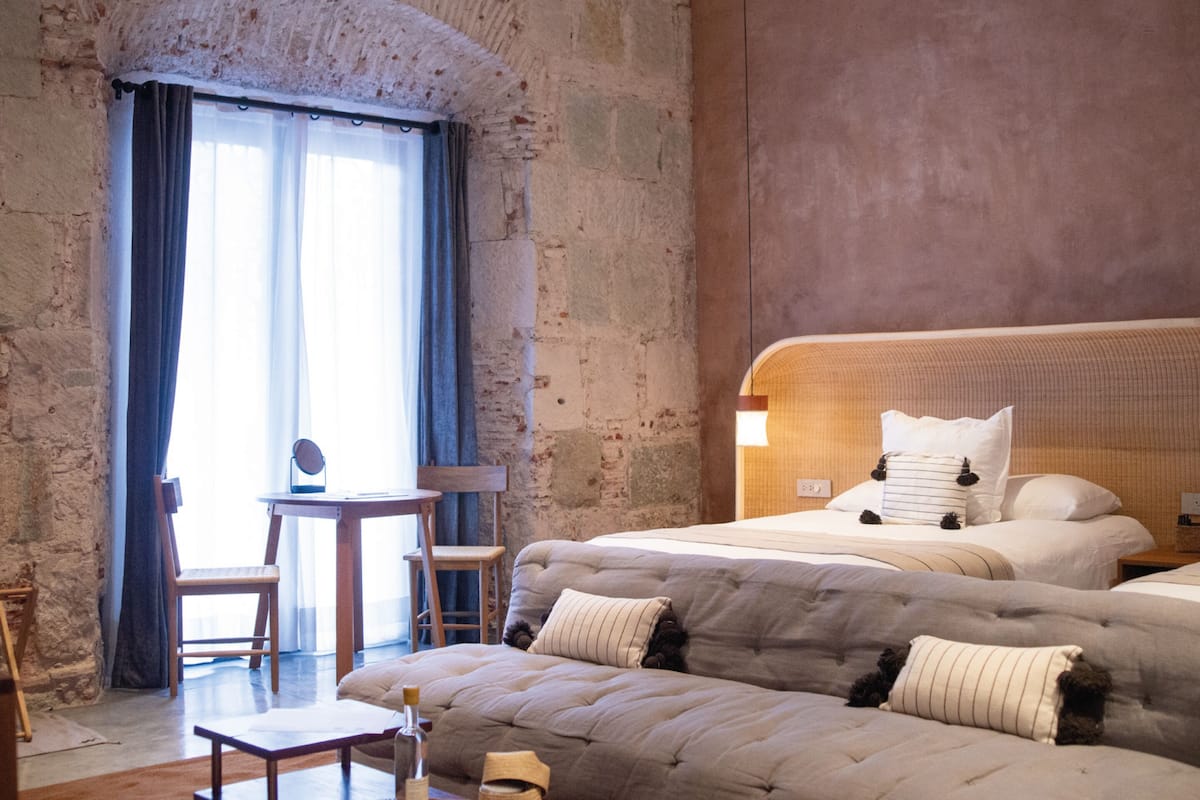 Antonieta Suite 1 | Luxe beddengoed, een kluis op de kamer, een bureau, een laptopwerkplek
