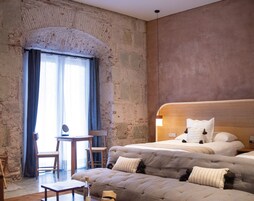 Antonieta Suite 1 | 高档床上用品、客房内保险箱、办公桌、笔记本电脑工作区