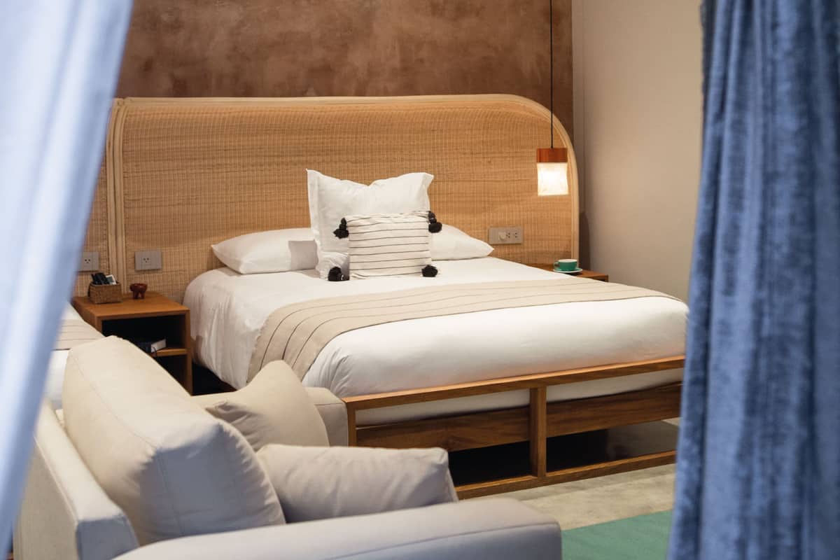 Antonieta Suite 5 | Luxe beddengoed, een kluis op de kamer, een bureau, een laptopwerkplek