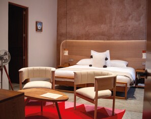 Antonieta Junior Suite 3 | Premium bedding, in-room safe, desk, laptop workspace - Casa Antonieta (Oaxaca)