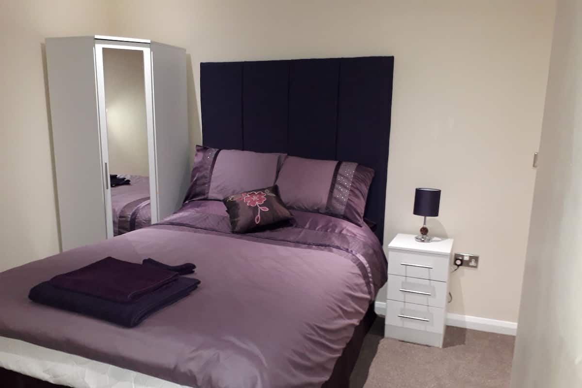 Luxury Double Room, 1 King Bed, Non Smoking, Hill View | Individually decorated, individually furnished, iron/ironing board
