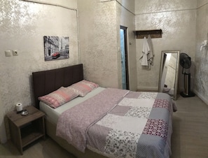 Economy Double Room, 1 Queen Bed, Non Smoking - Private shower shared WC | إطلالة الغرفة