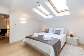 2 chambres, coffres-forts dans les chambres, bureau