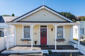 Exterior - Spoil yourself at Strupak Cottage (Nelson City)