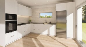 Eine moderne Küche mit weißen Schränken, einem Edelstahl-Kühlschrank und einem Fenster mit Blick auf Grünflächen.
