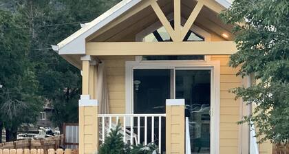 Coolest Tiny House in Salida! Little Wren has full sized amenities, pet friendly