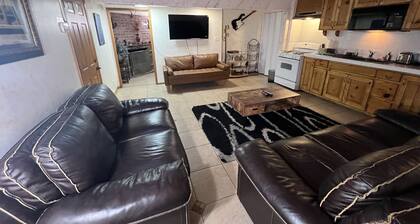 Tilava yhden makuuhuoneen huoneisto hyvin lähellä Venice Beach pesukone / kuivaaja